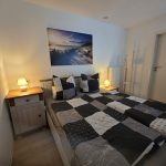 Offener Schlafbereich der Ferienwohnung 19a mit Doppelbett
